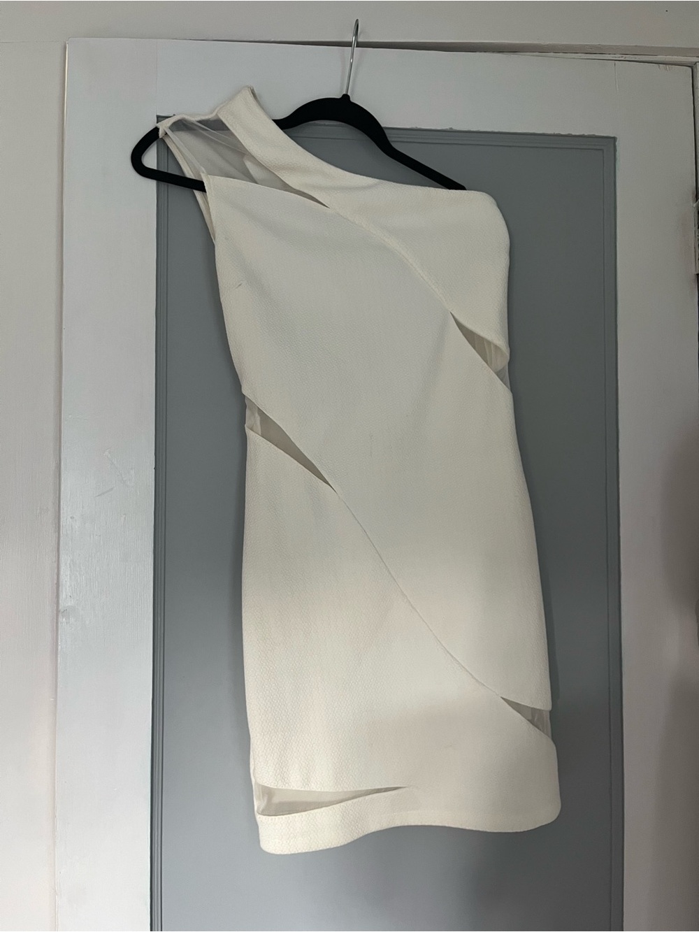 Mustard Seed White One-Shoulder Asymmetrical Cutout Dress. fits like a S
